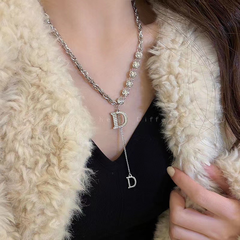 Halskæde med bogstavet d i titaniumstål til damer moderne stil_voghion.com