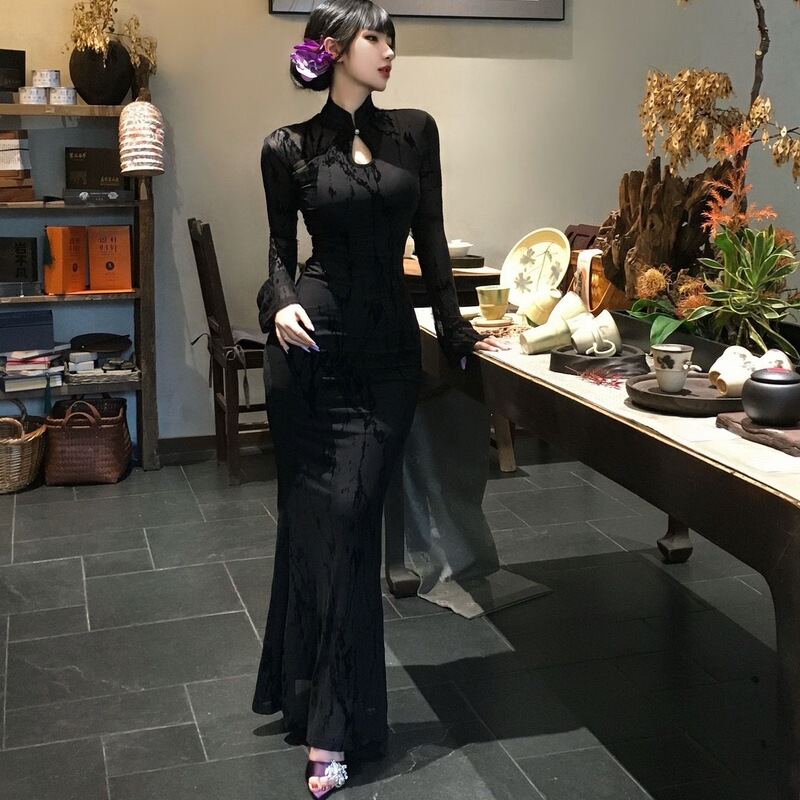 Black modified cheongsam for women, long-sleeved, waist-cinching, slit long skirt, Chinese style, retro, sexy, hip-hugging dress Black modified cheongsam for women, long-sleeved, waist-cinching, slit long skirt, Chinese style, retro, sexy, hip-hugging dress