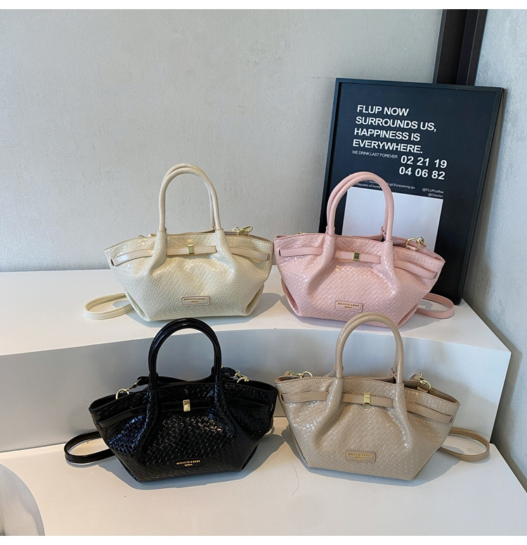 Simple crossbody bag 2025, single-shoulder bucket bag, Spring new style for work, Korean style bag, embossed commuting fashion bag for women undefined