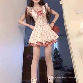 法式红色可爱甜美连衣裙女夏季初恋新款小个子收腰吊带蓬蓬短裙子