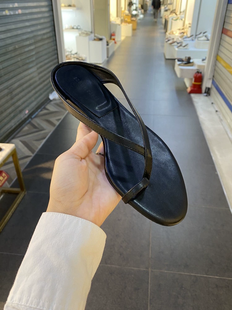 2026 новая pointed toe шлепанцы женские летние верхняя одежда кожа толстой подошвой ленивые сандалии