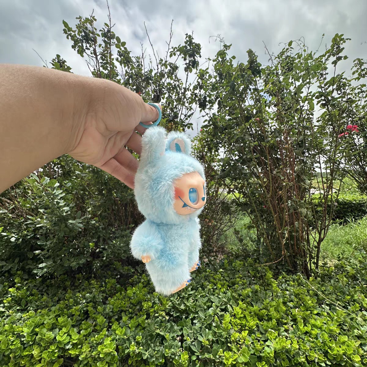 Nuevo colgante de mochila de tela Rabu pellizcar música pu rebote lento artefacto de descompresión juguete decoración de escritorio muñeca al por mayor