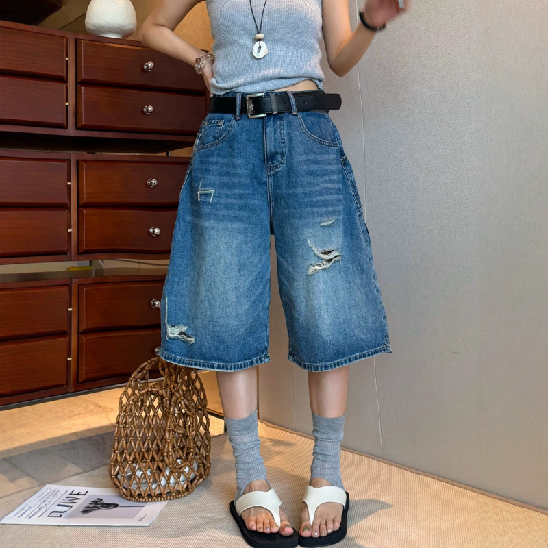 Labeled Ripped Wide-Leg Denim Shorts for Women, European Style, 2026 Summer New European Fashion Straight-Leg Five-Point Pants Trendy Labeled Ripped Wide-Leg Denim Shorts for Women, European Style, 2026 Summer New European Fashion Straight-Leg Five-Point Pants Trendy