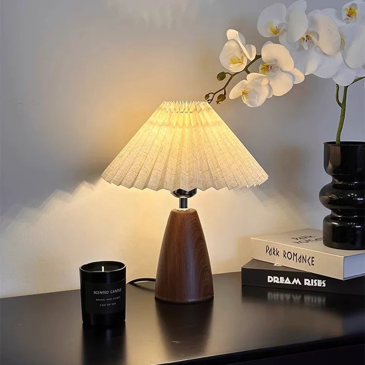 Table Lamp Bedroom Pleated Vintage Wood Grain Study Night Light Warm Romantic Desktop Decorative Atmosphere Advanced Sense Bedside Lamp