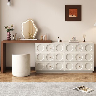 �����L�й���y̨��β����һ�w������ľ���y̨�����D�Ƿ�ʽ�����L