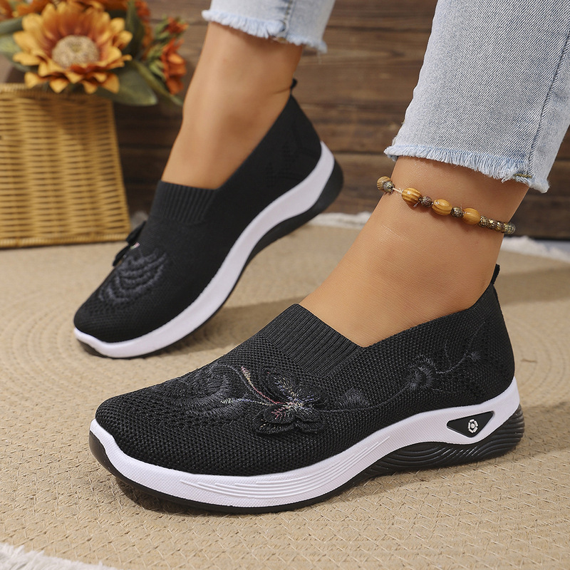 Cross-Border Amazon Spring and Summer Style Old Beijing Cloth Shoes for Women, Retro Ethnic Style Embroidered Shoes, Fly-Knit Breathable Flat-Soled Shoes for Moms Cross-Border Amazon Spring and Summer Style Old Beijing Cloth Shoes for Women, Retro Ethnic Style Embroidered Shoes, Fly-Knit Breathable Flat-Soled Shoes for Moms