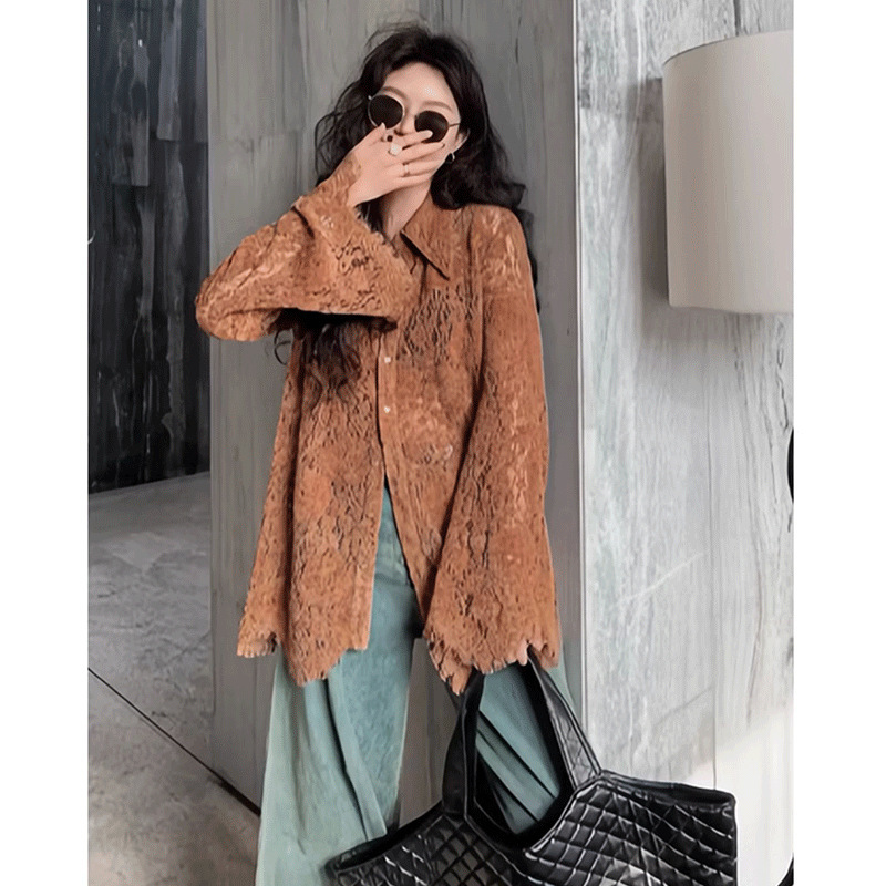 This Year's Trendy Chic and Beautiful Blouse Features a Unique Design, Niche Style, Coffee-Colored Bell Sleeves, Lace, and Sun Protection Features. New Summer Model
