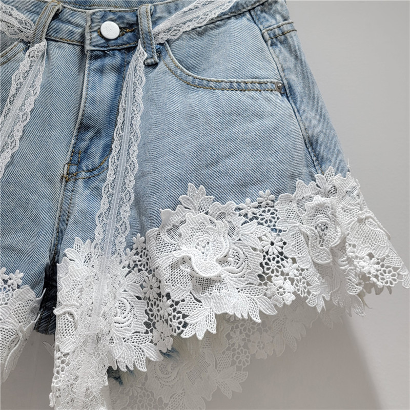 Pantalones Cortos de Mezclilla con Encaje de Mezclilla y Poliéster Detalle de encaje Tiro bajo para Verano image 3