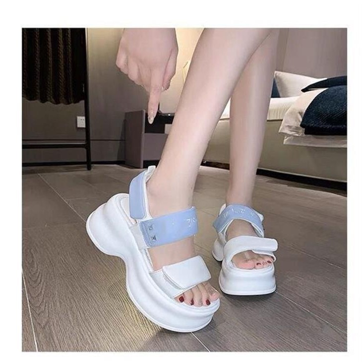 2026 nuevo estilo de verano muffin suave fondo grueso estilo deportivo casual con temperamento versátil sandalias para mujeres