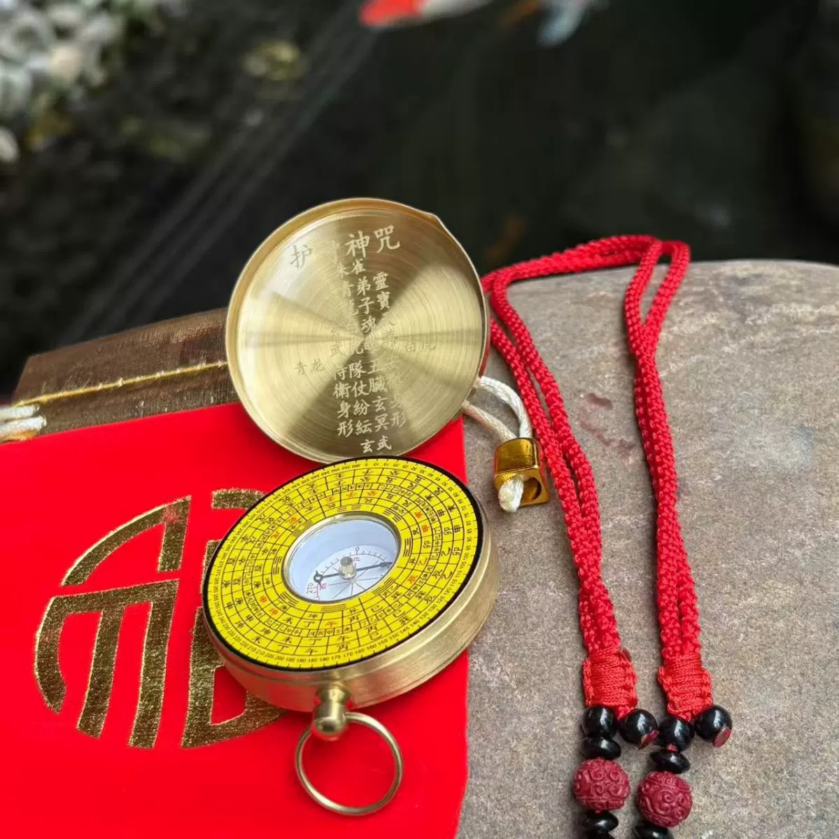 厂家批发罗盘户外方位指示罗经仪圆盘综合指南针测量袖珍罗盘挂件