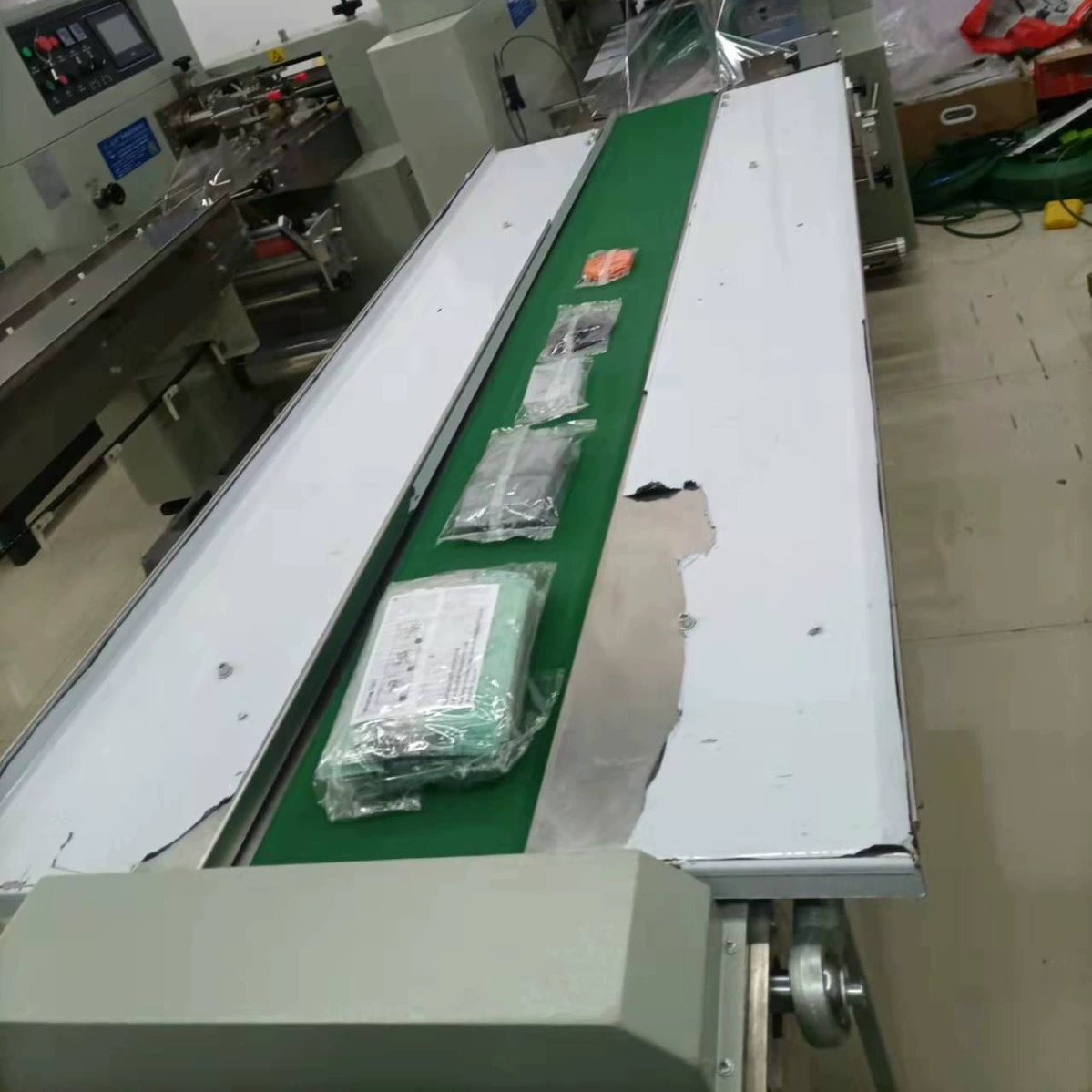 600 серво подушку упаковочная машина Овощной автоматический серво Подушку Упаковочная Машина Печенье Хлеб конфеты упаковочная машина