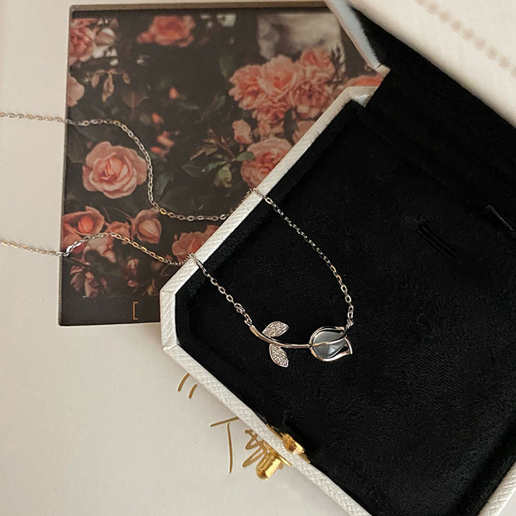 Parelmoer tulp ketting voor dames luxe bloemen collier_voghion.com