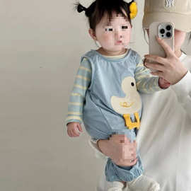 婴儿衣服秋季套装女可爱条纹打底衫小鸭子超萌背带裤连体衣两件套