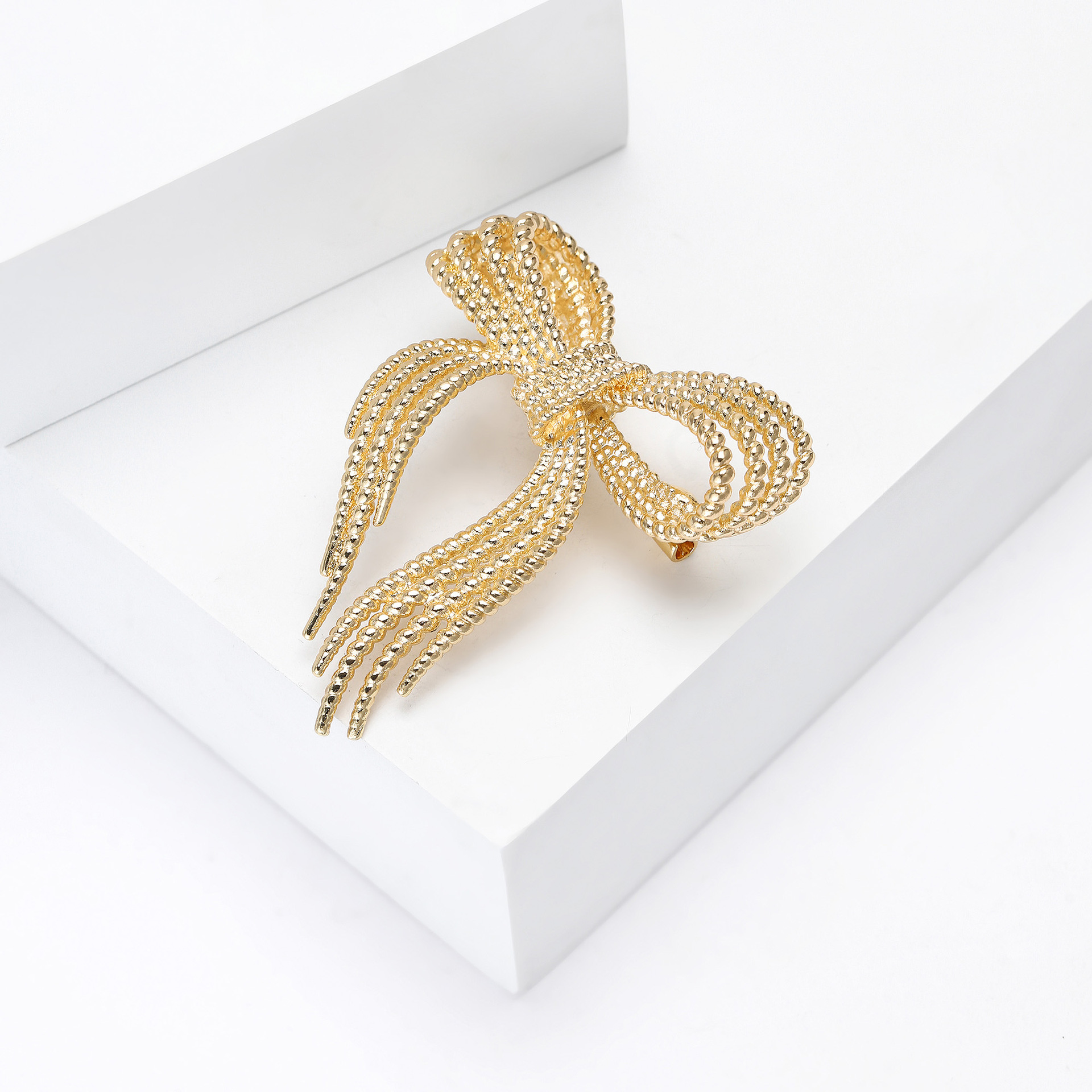 High-grade Elegant Alloy Enamel Hollow Rope Bow Brooch Exquisite Women's Clothing Corsage Jewelry Pin