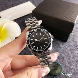 厂家现货直播爆款外贸银色黑面运动潜水表造型钢带时尚钢带款