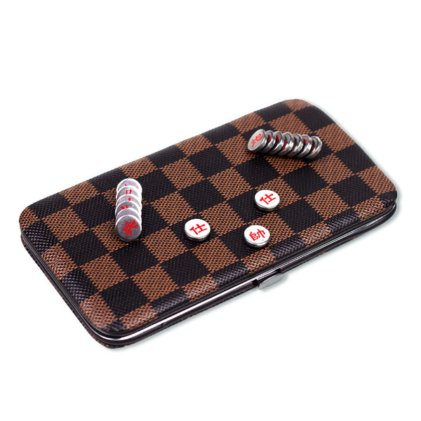 Chinese small magnetic handheld chess for students