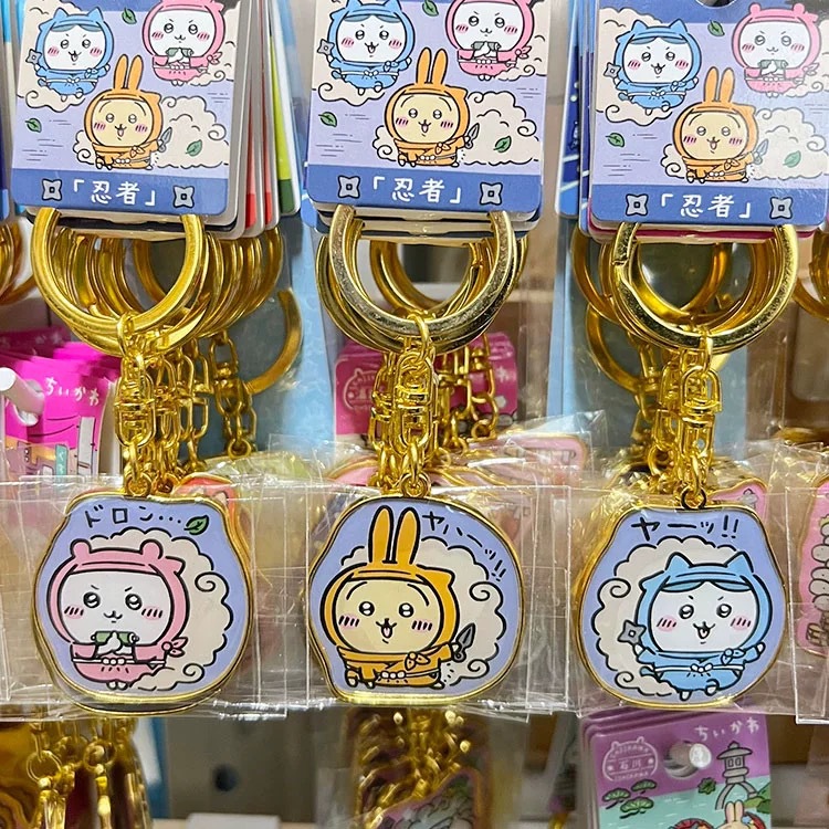 日本のchiiawa吉伊カードのキーホルダーは大阪のおばさんのウサキの小さい八金属のキーホルダーです。