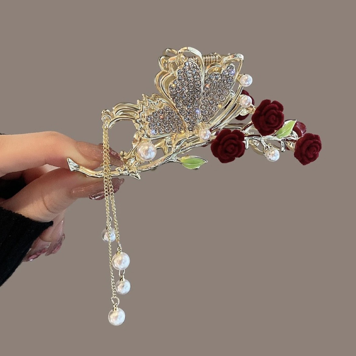 기름이 뚝뚝 떨어지는 나비 장미