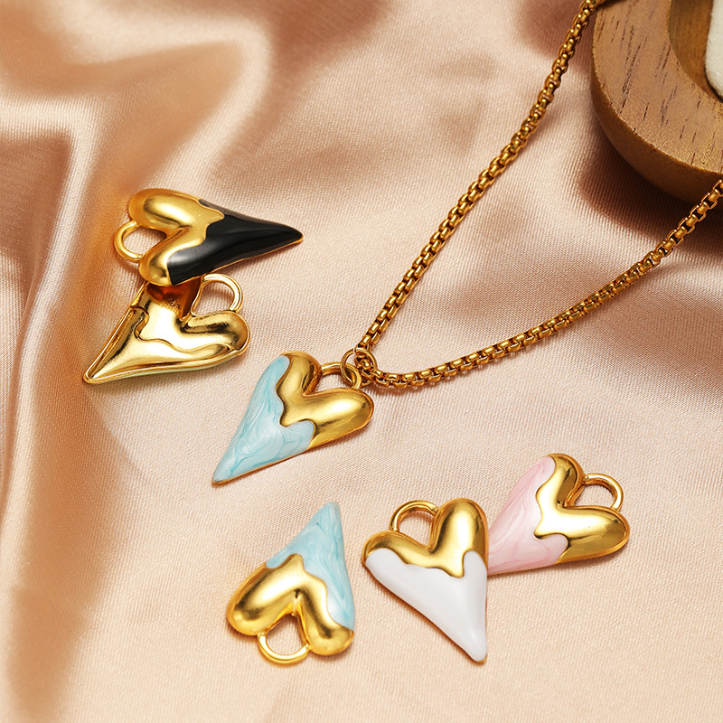 5 PCS/Package Quantity 5 PCS/Package Metal Heart Shape Pendant