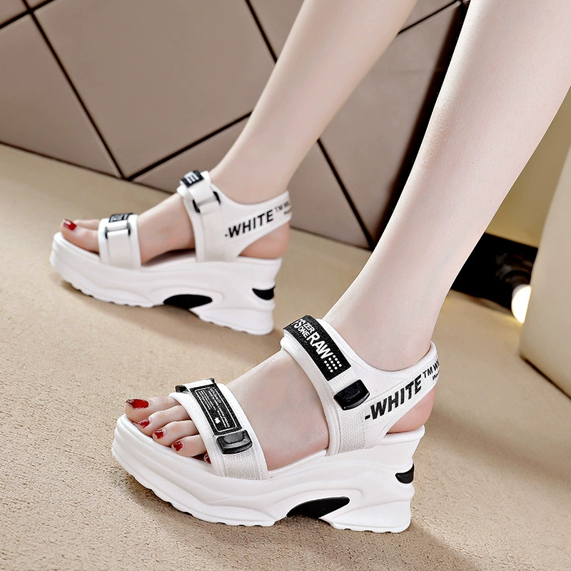 Босоножки на танкетке для пап, женские летние туфли на высоком каблуке 2022, новый стиль, платформа, стройнящая женская обувь с маленькой толстой подошвой, увеличивающая рост