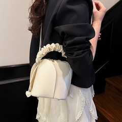 ファッションの小さい大衆のバケツの包みの経典の復古の花びらの輪の包みの女性の新型の百合の肩掛けのカジュアルな通勤の斜め掛け