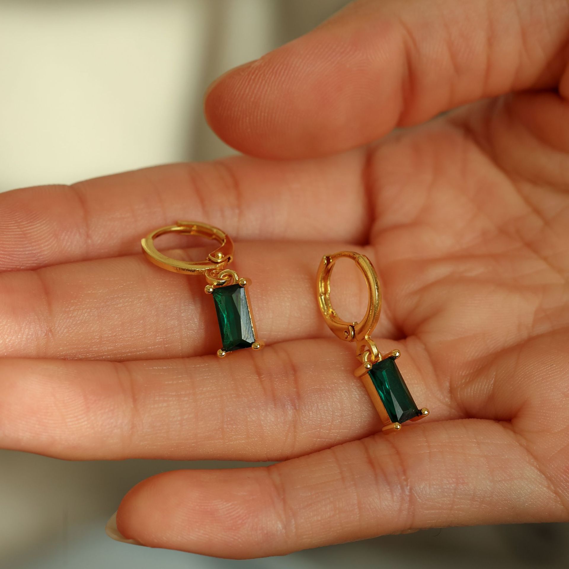 Orecchini geometrici in zircone per uomo ear cuff alla moda_voghion.com