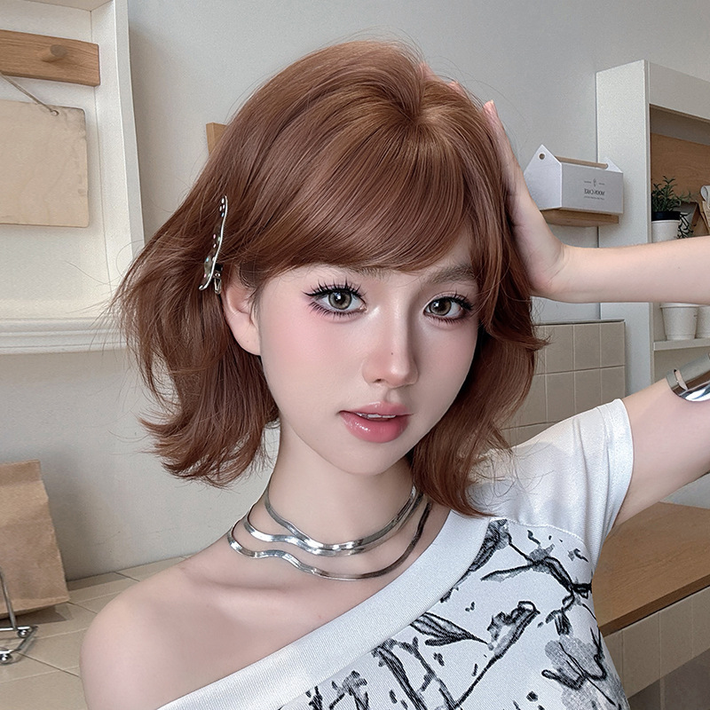 2026 New Japanese and Korean Style Women's Short Curly Wig with Flip-Out Collarbone Length and Side Bangs in Caramel Color Synthetic Hairpiece 2026 New Japanese and Korean Style Women's Short Curly Wig with Flip-Out Collarbone Length and Side Bangs in Caramel Color Synthetic Hairpiece
