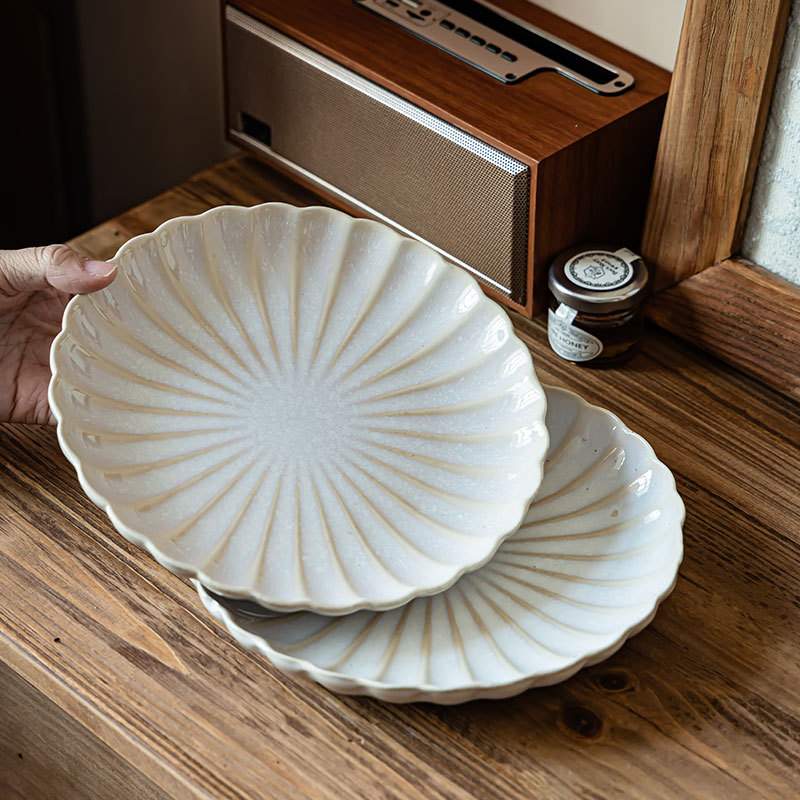 Platos de cerámica en forma de crisantemo exquisitos platos de postres de alta calidad platos domésticos al por mayor platos de mesa franceses platos de platos