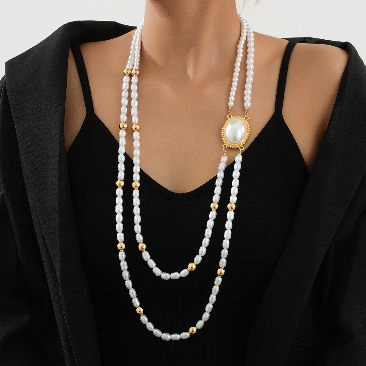 Golden fashionable necklace pearl