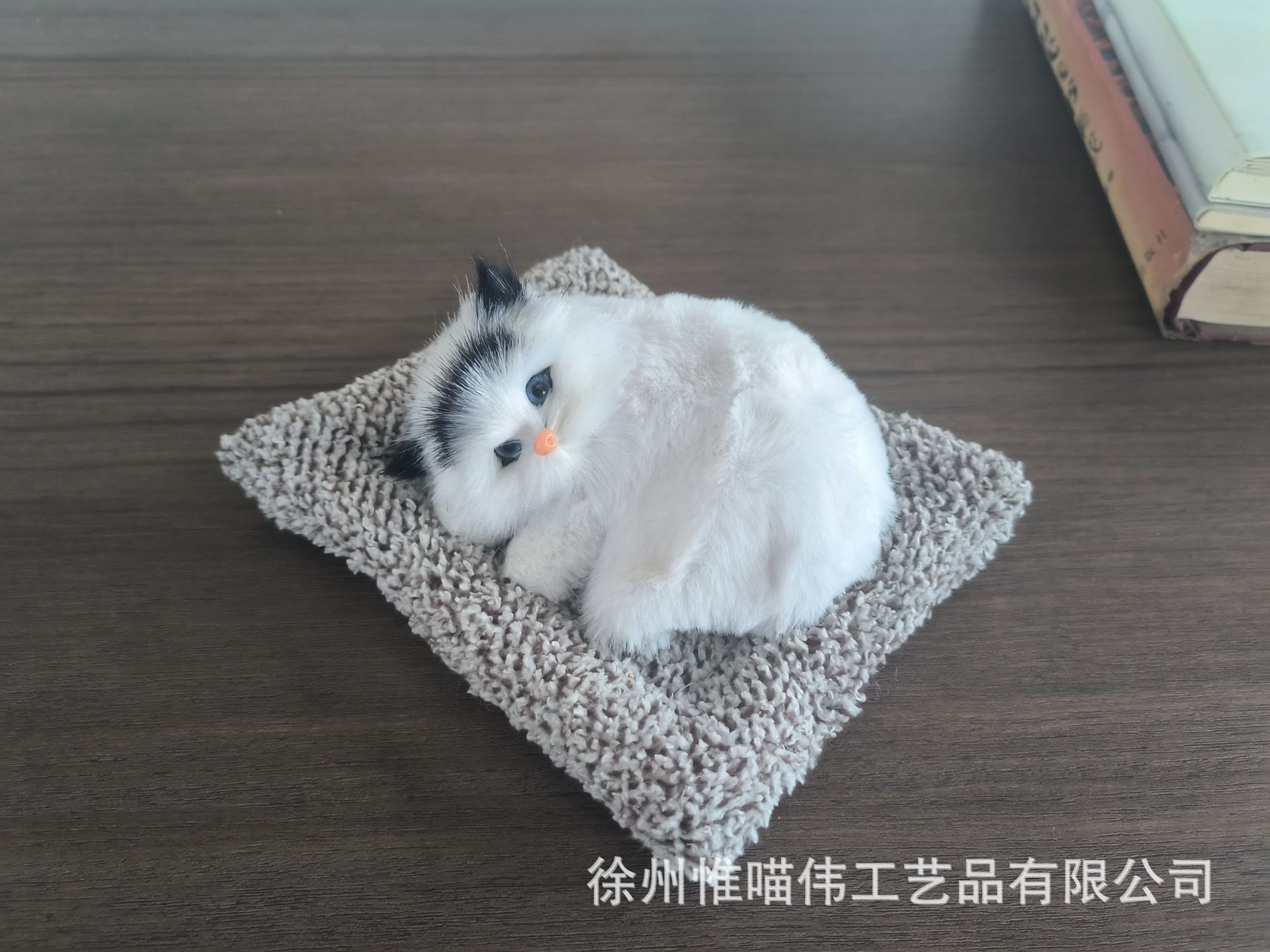 Nuevos adornos interiores de automóviles adornos de carbón activado simulación de gato decoración de consola de automóvil dormido gato mini juguete