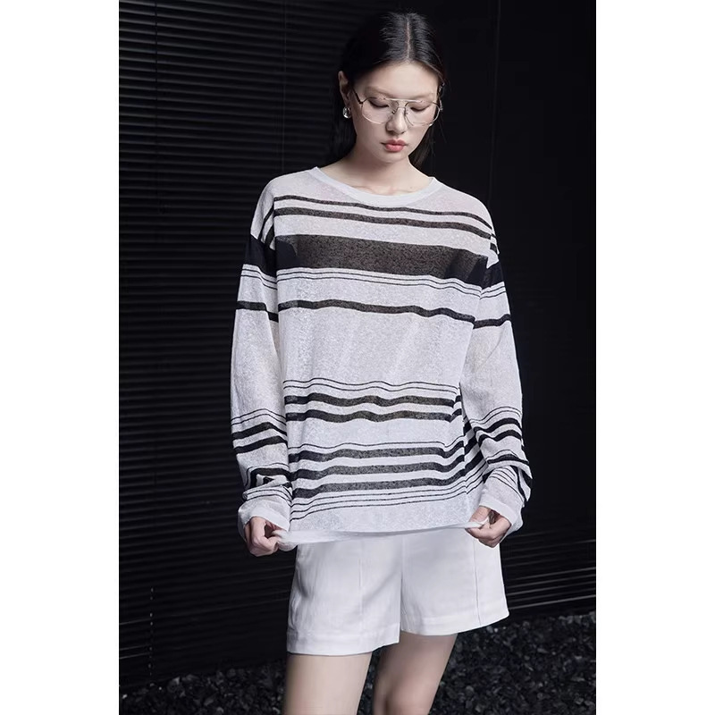 Moment Black and White Striped Long-Sleeved Knitted T-Shirt for Women 2026 New Style Loose and Lazy Style with a Unique and Good-Looking Relaxed Vibe