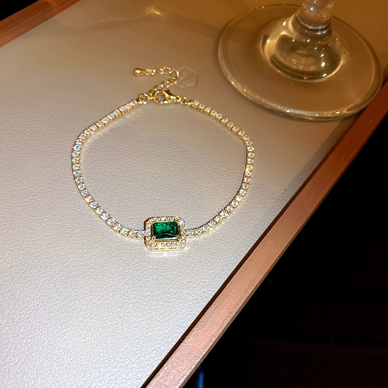 Pulsera de mariposa ovalada de diamantes de galvanoplastia de oro real Pulsera ajustable de estilo de palacio de lujo ligero Pulsera de moda de alta calidad para mujer