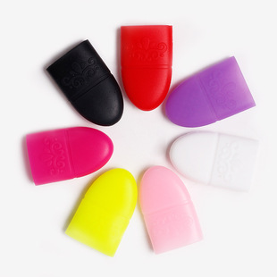 Nail Removal Tool, Manicure Soft Silicone Cover for Removing Phototherapy Nail Polish Gel, Available in 7 Colors, Fast Nail Removal