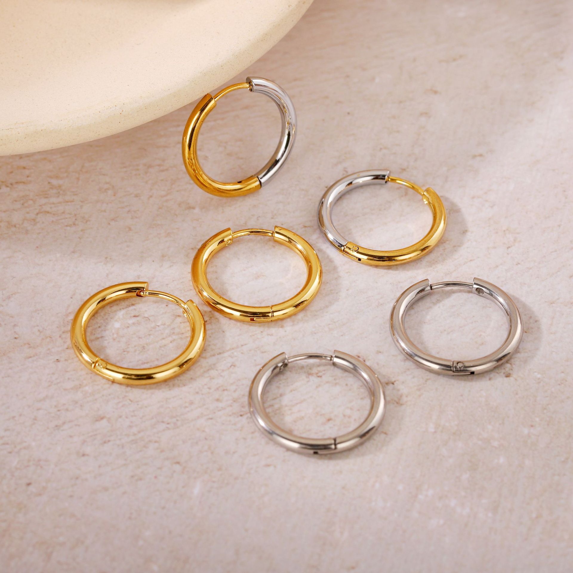 Popular Foreign Trade Item: Simple Titanium Steel Hoop Earrings with Classic Plain Hoop Design, Versatile for Commuting, Factory Ready Stock for Mixed Batch Sales