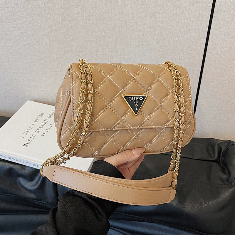 One-shoulder Bag, Quilted Vegan Leather, Chain Strap, City Style (23×7×15 cm)