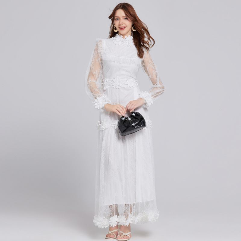 Real Shot of a Three-Dimensional Floral Embroidery Lace Gown with a Large Hem, Elegant and Intricately Crafted, Extra-Long Dress, Color Real Shot of a Three-Dimensional Floral Embroidery Lace Gown with a Large Hem, Elegant and Intricately Crafted, Extra-Long Dress, Color