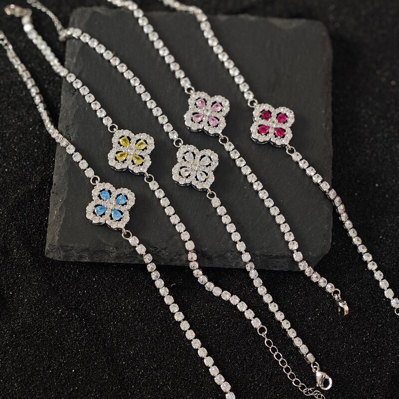 HW Bracelet Loop Four-leaf Clover Bracelet Women's Light Luxury Niche Diamond Snowflake Hand Jewelry Ins Cold Style High-end Sense