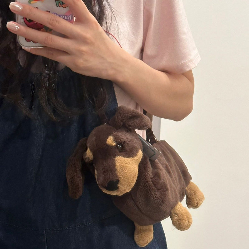 Bolsa de perro de salchicha 2023 nuevo todo partido peluche juguete cachorro muñeca bolsa Linda muñeca de dibujos animados bolsa de mensajero
