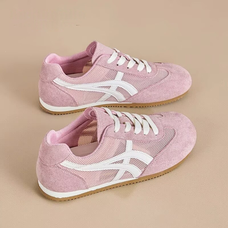 Zapatos de entrenamiento de malla para mujeres 2026 primavera y verano delgados transpirables nuevos zapatos blancos de suela gruesa para estudiantes con zapatos de malla de moda