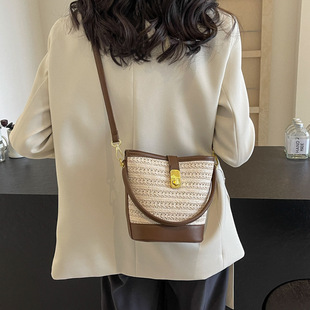 Fashionable portable woven bag for women 2023 new high-end textured straw bag single shoulder crossbody bag casual bucket bag