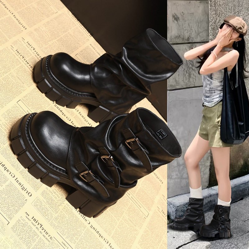 Boot nữ cổ ngắn đế dày tăng chiều cao gót 9 cm phong cách retro — nhung đen