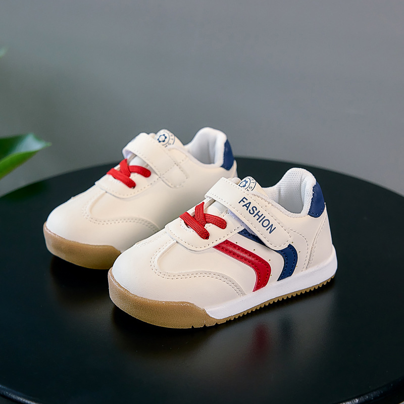 Zapatos para niños pequeños de suela blanda para niñas, modelos de primavera y otoño, zapatos de bebé impermeables para niños con superficie de cuero para niños, zapatos para niños de comercio exterior al por mayor