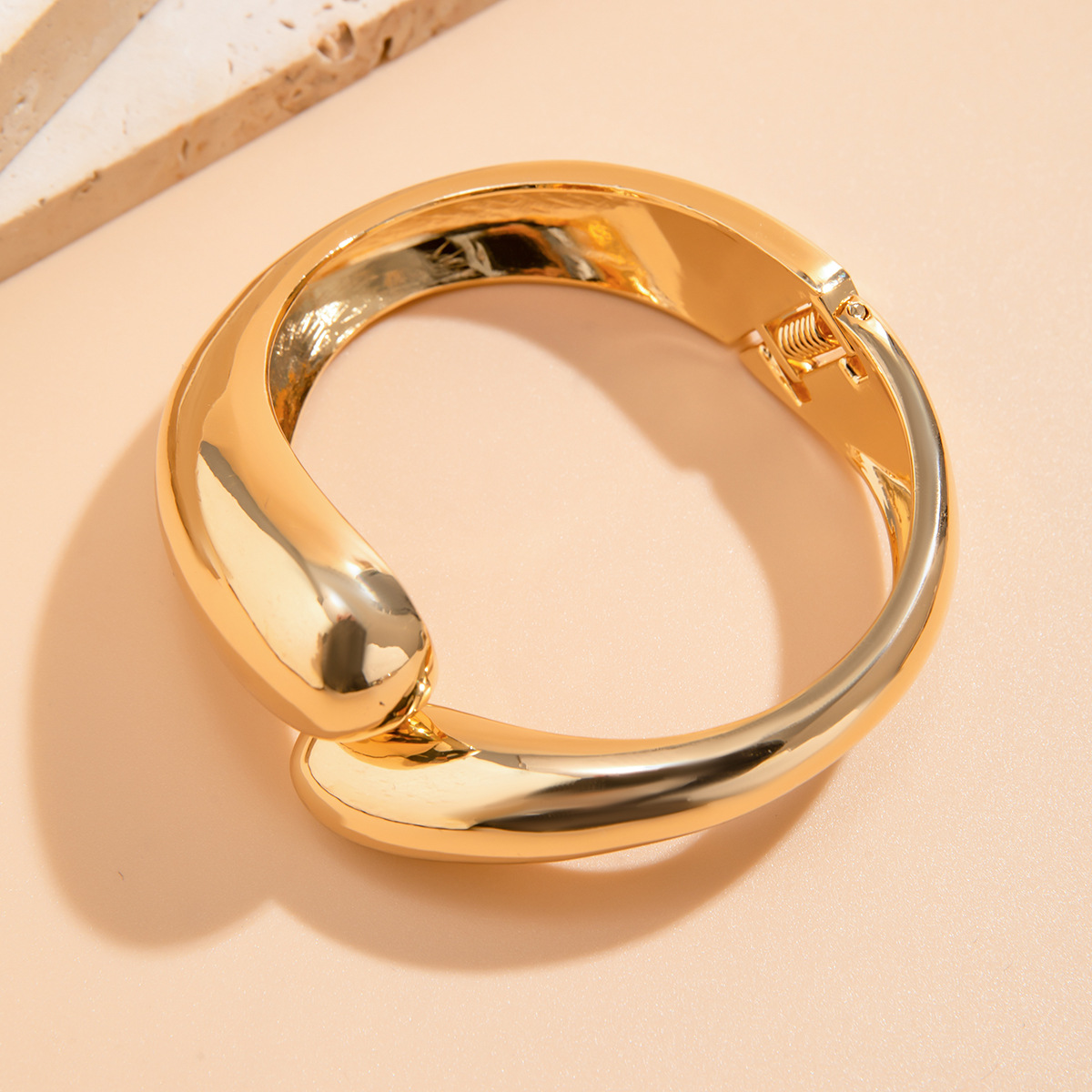 66g Weight wristband, Bangle Classification Alloy Chain Material Street Occasion Alloy Material Geometric Pattern Women's Gender Plating Design Retro, Exaggerated Style Retro Exaggerated Geometric Alloy Bangles Wholesale 18