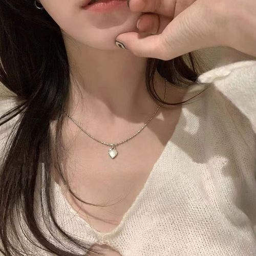 Trendy love heart lightweight luxury versatile necklace, Instagram-style delicate small niche design lockchain, fashionable