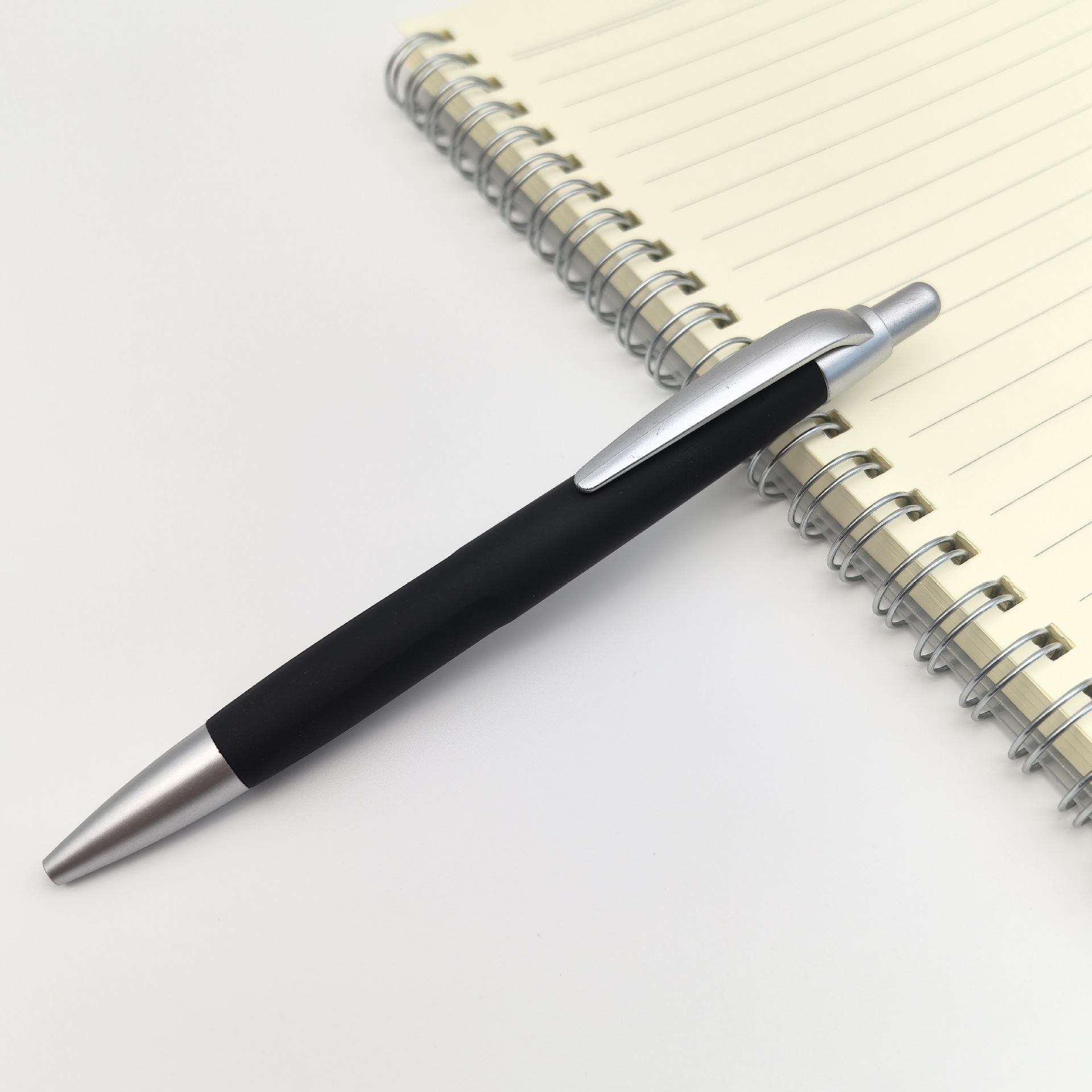 Bolígrafo de regalo de publicidad bolígrafo de bolas de color logotipo personalizado bolígrafo de publicidad de prensa bolígrafo de hotel de negocios