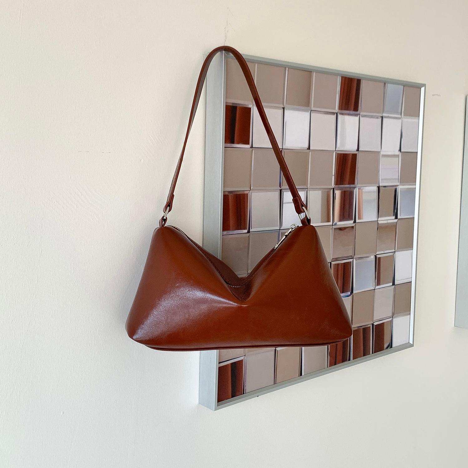 New Small Square PU Leather Bag - Minimalist High-End Niche Underarm Baguette Bag, Retro Fashion Versatile Shoulder Bag for Women - Thumbnail 7