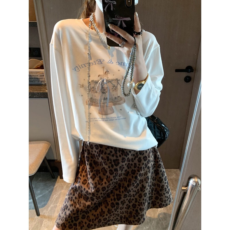 Moque Korean-style lazy chic bow carousel cake print round neck T-shirt base layer MQ1859 Moque Korean-style lazy chic bow carousel cake print round neck T-shirt base layer MQ1859
