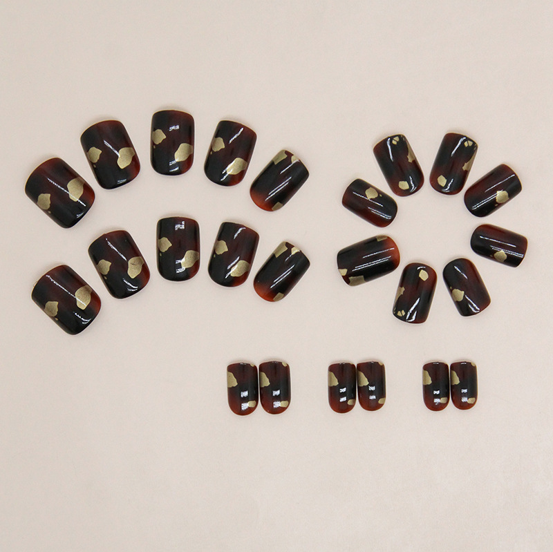 False Nails With Gold Irregular Pattern And Red Black Halo Style_voghion.com