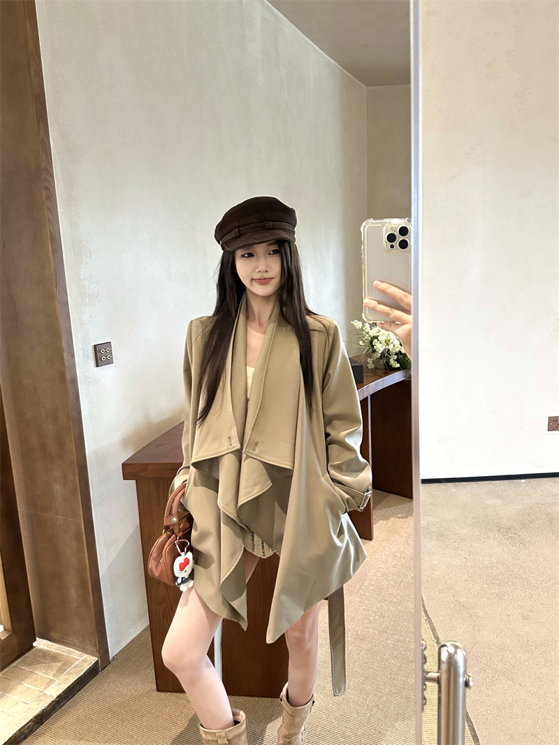 Khaki retro autumn trench coat