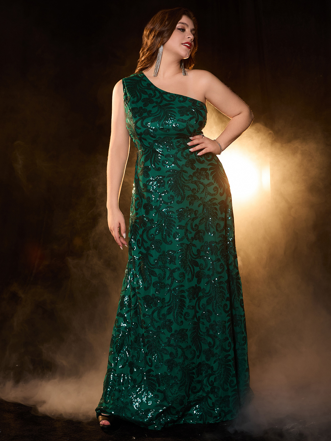 Vestido de talla grande vestido de noche caliente vestido de noche brillante europeo y americano comercio exterior cuello diagonal sin mangas falda larga Amazon elegante image 2
